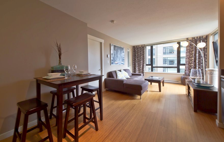 Livingroom free wifi fully furnished apartment suite Victoria, Astoria 307