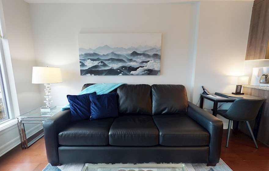 1402 Living Room Free WiFi Fully Furnished Apartment Suite Ottawa